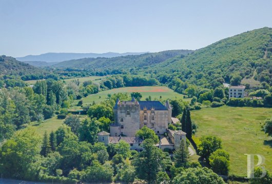 Dans les Alpes-de-Haute-Provence, entre Manosque et le lac de Sainte-Croix, un château du 12e siècle au cœur d’une vallée préservée - photo  n°3